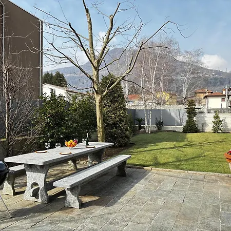 Garden's - Larihome A79 Apartment