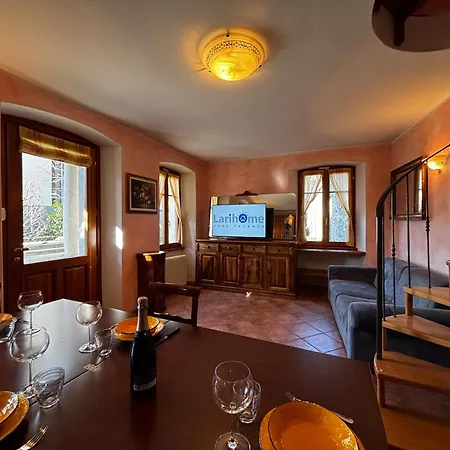 Garden's - Larihome A79 Apartment